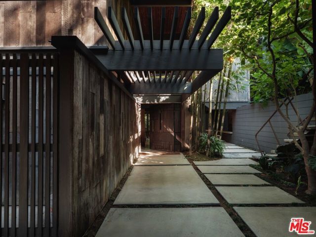 2563 Nichols Canyon Road, Los Angeles, CA 90046