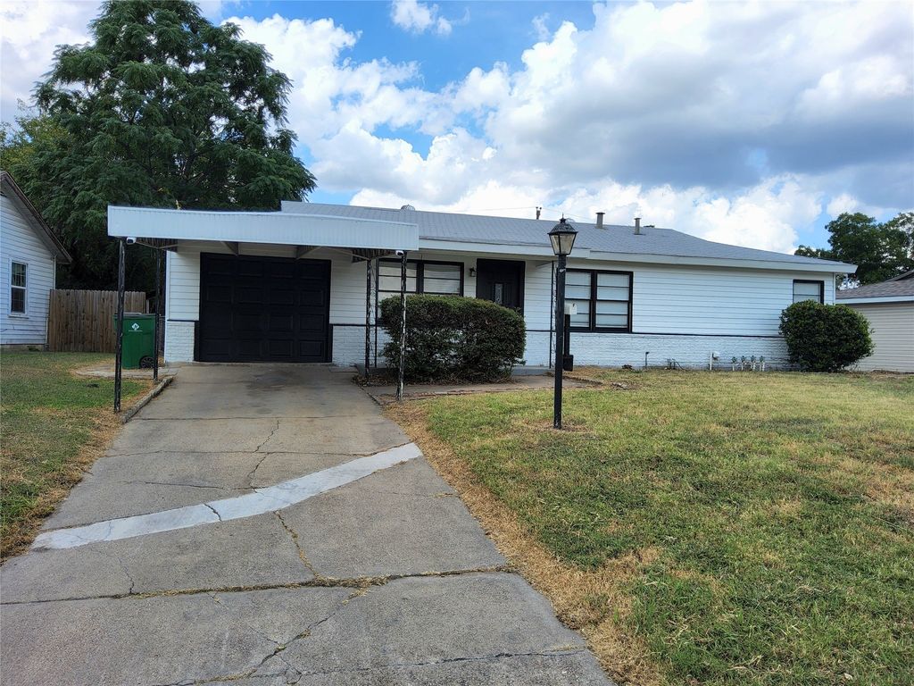 5225 Sabelle Lane, Haltom City, TX 76117
