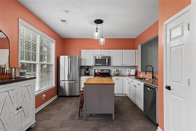 1757 Stanwood NW Drive, Kennesaw, GA 30152