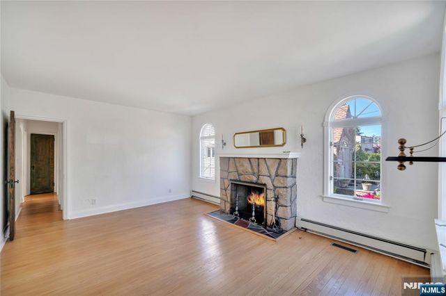 431 Van Renssalaer Court, Ridgefield, NJ 07657