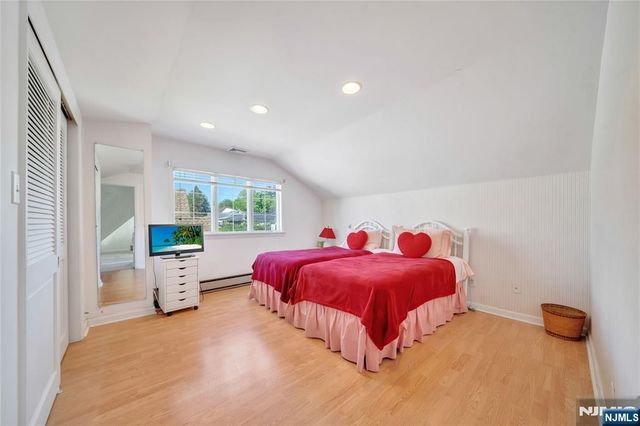 431 Van Renssalaer Court, Ridgefield, NJ 07657