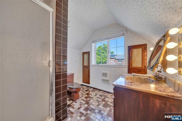 431 Van Renssalaer Court, Ridgefield, NJ 07657