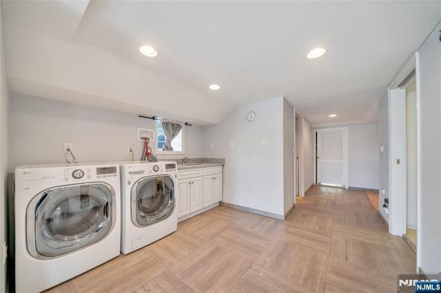 431 Van Renssalaer Court, Ridgefield, NJ 07657