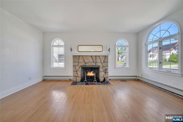 431 Van Renssalaer Court, Ridgefield, NJ 07657