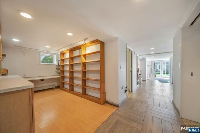 431 Van Renssalaer Court, Ridgefield, NJ 07657