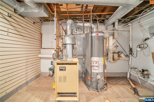 431 Van Renssalaer Court, Ridgefield, NJ 07657