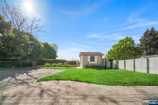 431 Van Renssalaer Court, Ridgefield, NJ 07657