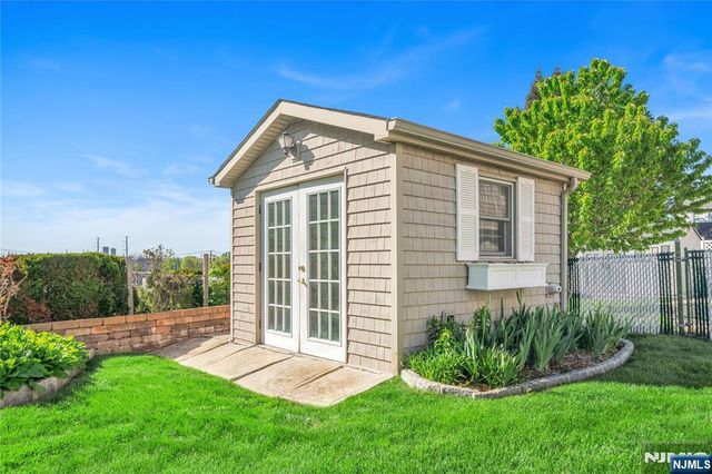 431 Van Renssalaer Court, Ridgefield, NJ 07657