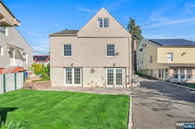 431 Van Renssalaer Court, Ridgefield, NJ 07657