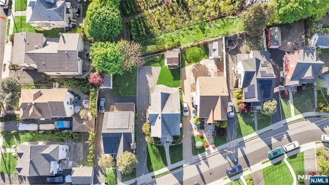 431 Van Renssalaer Court, Ridgefield, NJ 07657