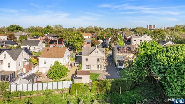 431 Van Renssalaer Court, Ridgefield, NJ 07657