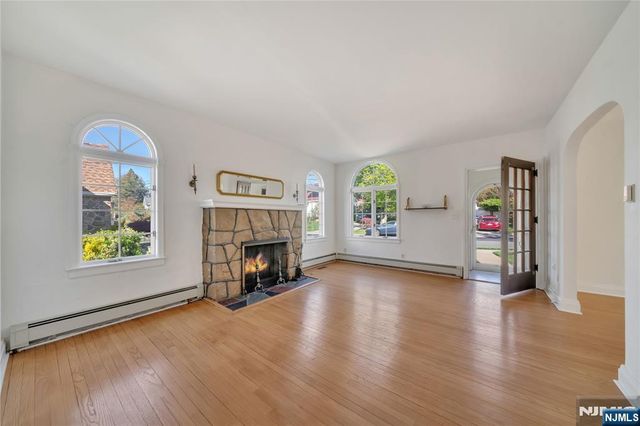 431 Van Renssalaer Court, Ridgefield, NJ 07657