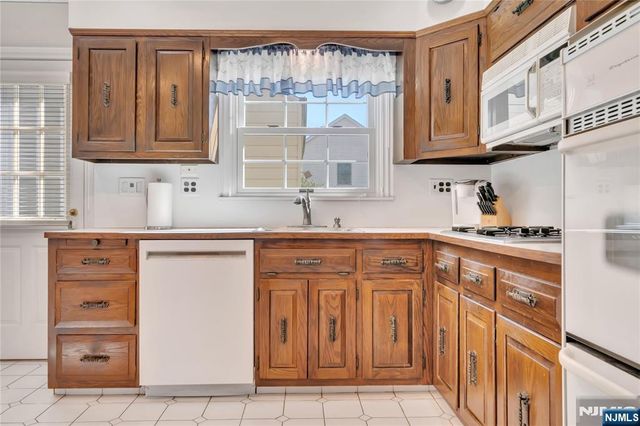 431 Van Renssalaer Court, Ridgefield, NJ 07657