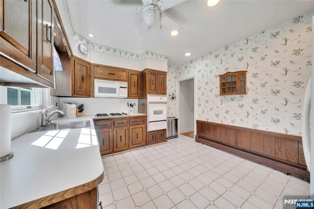 431 Van Renssalaer Court, Ridgefield, NJ 07657