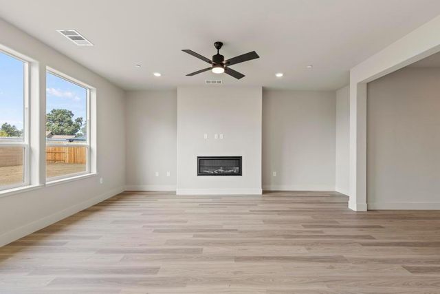 1898 Kenneth Way, Yuba City, CA 95993