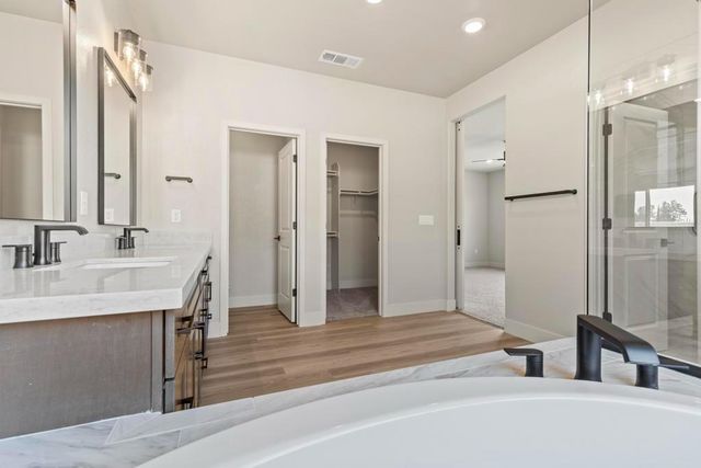 1898 Kenneth Way, Yuba City, CA 95993