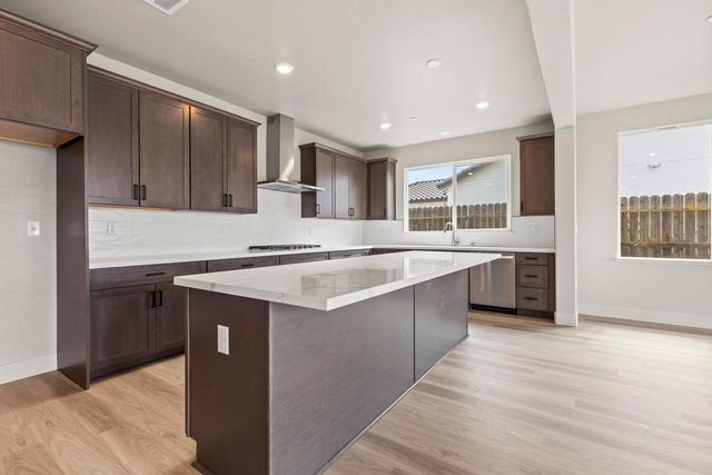 1898 Kenneth Way, Yuba City, CA 95993