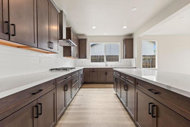 1898 Kenneth Way, Yuba City, CA 95993