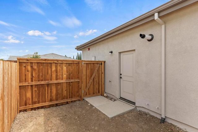 1898 Kenneth Way, Yuba City, CA 95993
