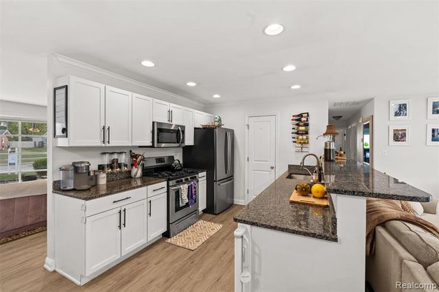 35259 Hatherly Place, Sterling Heights, MI 48310