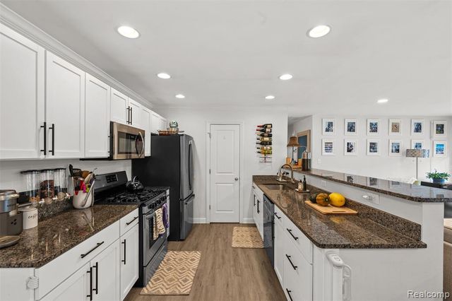 35259 Hatherly Place, Sterling Heights, MI 48310