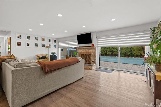 35259 Hatherly Place, Sterling Heights, MI 48310