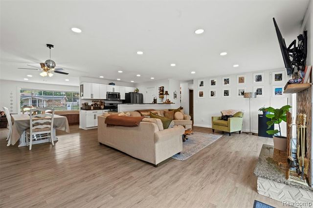 35259 Hatherly Place, Sterling Heights, MI 48310