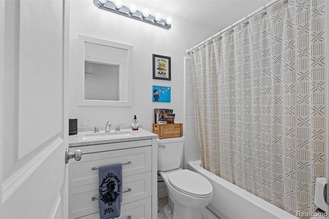 35259 Hatherly Place, Sterling Heights, MI 48310