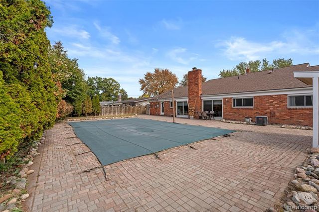35259 Hatherly Place, Sterling Heights, MI 48310