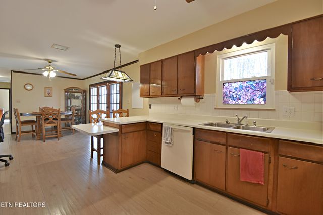 729 Owl Hollow Rd, Knoxville, TN 37923