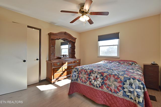 729 Owl Hollow Rd, Knoxville, TN 37923