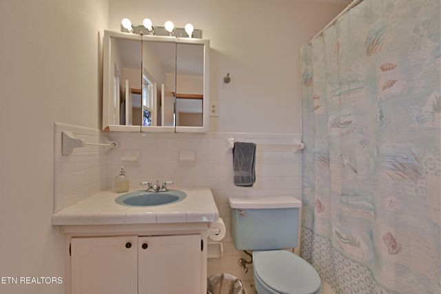 729 Owl Hollow Rd, Knoxville, TN 37923