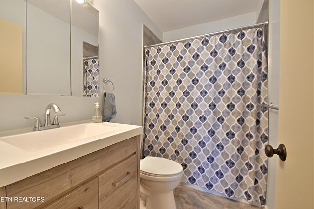 729 Owl Hollow Rd, Knoxville, TN 37923