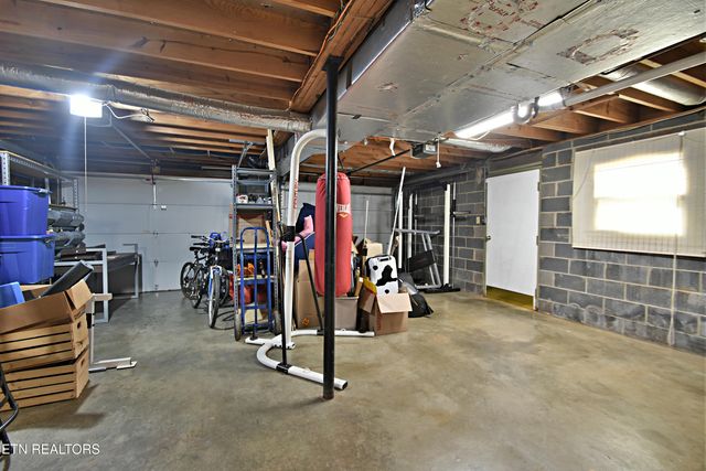 729 Owl Hollow Rd, Knoxville, TN 37923