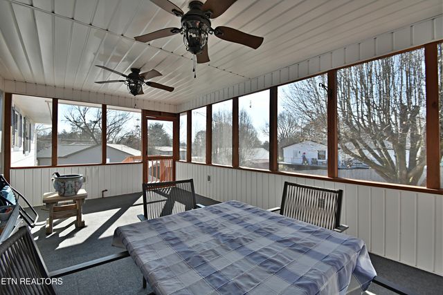 729 Owl Hollow Rd, Knoxville, TN 37923