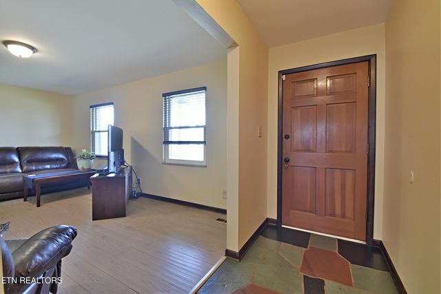 729 Owl Hollow Rd, Knoxville, TN 37923