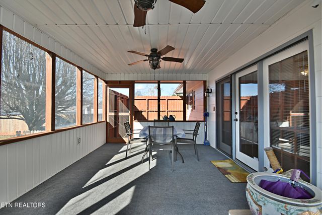 729 Owl Hollow Rd, Knoxville, TN 37923