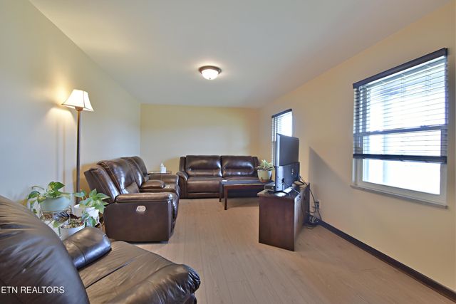 729 Owl Hollow Rd, Knoxville, TN 37923