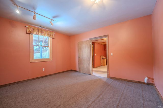 8605 W ST RD 26, Rossville, IN 46065