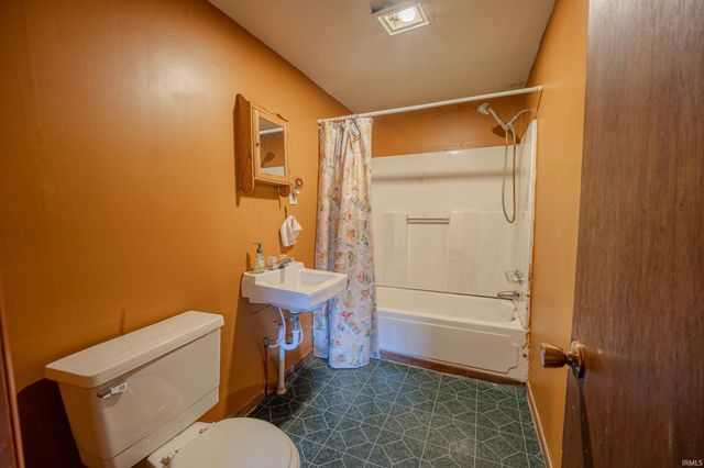 8605 W ST RD 26, Rossville, IN 46065