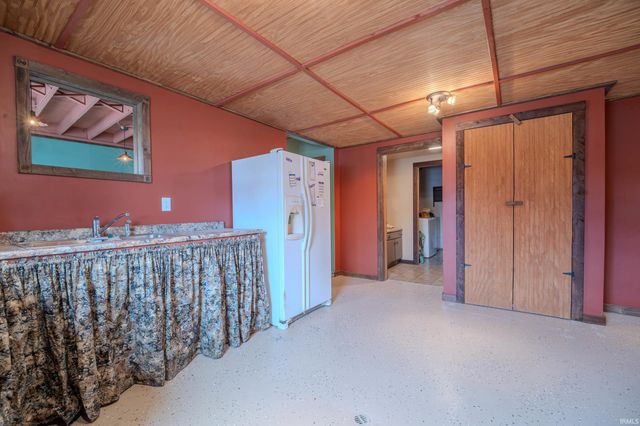 8605 W ST RD 26, Rossville, IN 46065