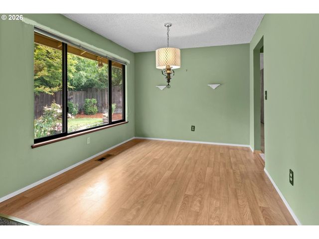 7245 Sw LESLIE St, Portland, OR 97223