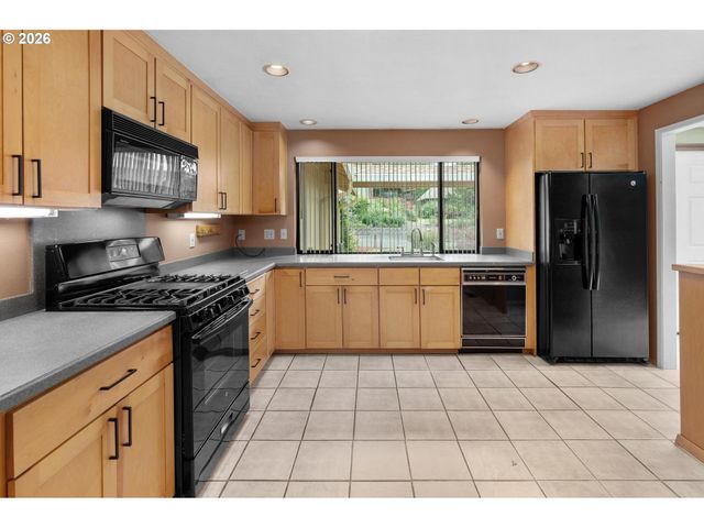 7245 Sw LESLIE St, Portland, OR 97223