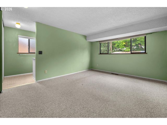 7245 Sw LESLIE St, Portland, OR 97223