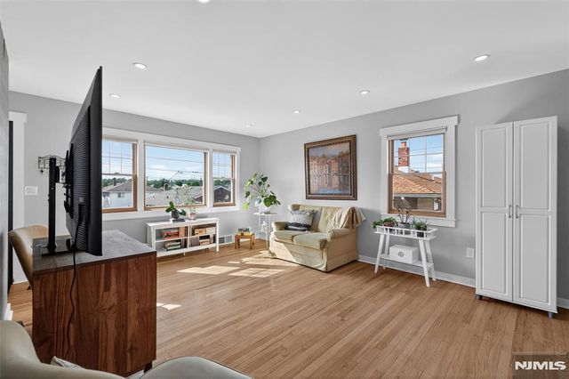 8 West Street, North Arlington, NJ 07031