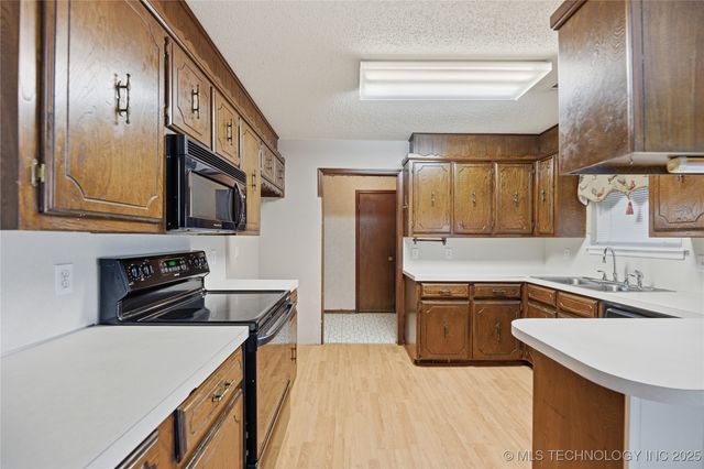 1210 Parkland Avenue, Claremore, OK 74017