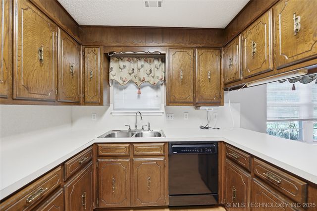 1210 Parkland Avenue, Claremore, OK 74017