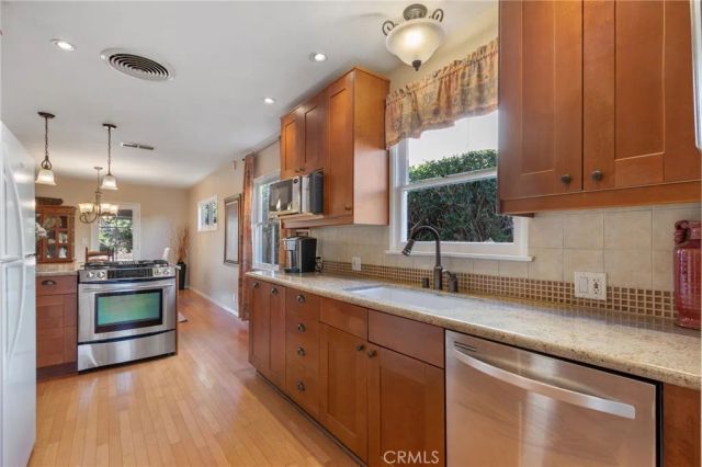 6127 Laurelgrove, Valley Glen, CA 91606