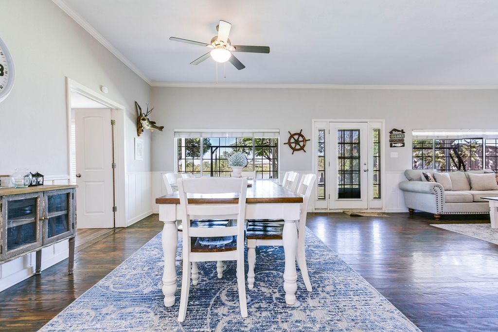 Image 14 of property listing at 2330 Fisherman's Road, San Angelo, TX 76904