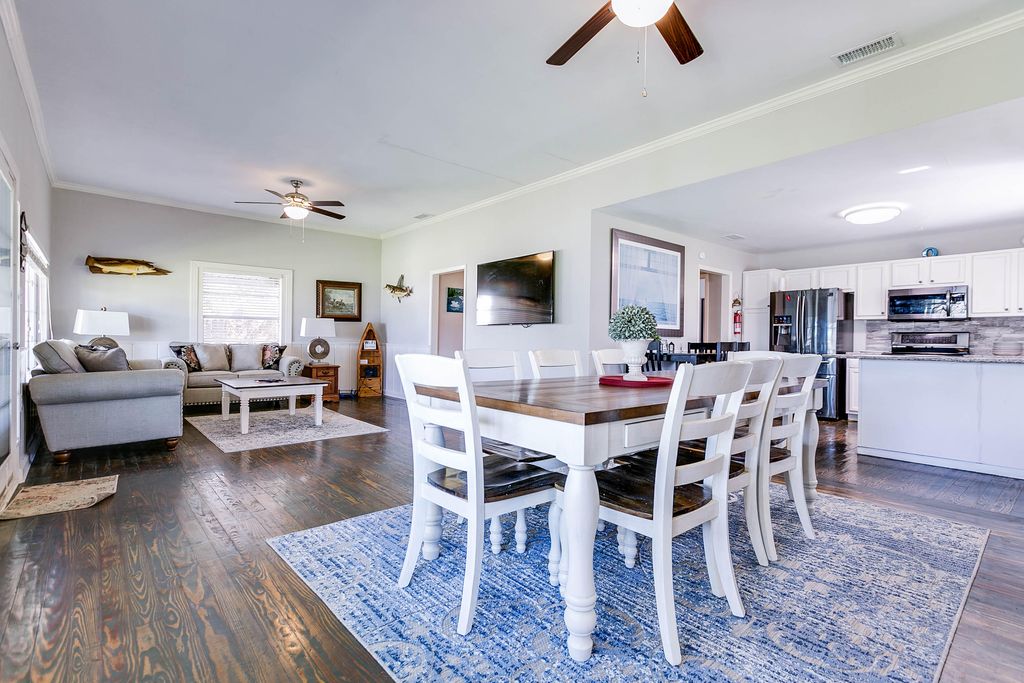 Image 16 of property listing at 2330 Fisherman's Road, San Angelo, TX 76904